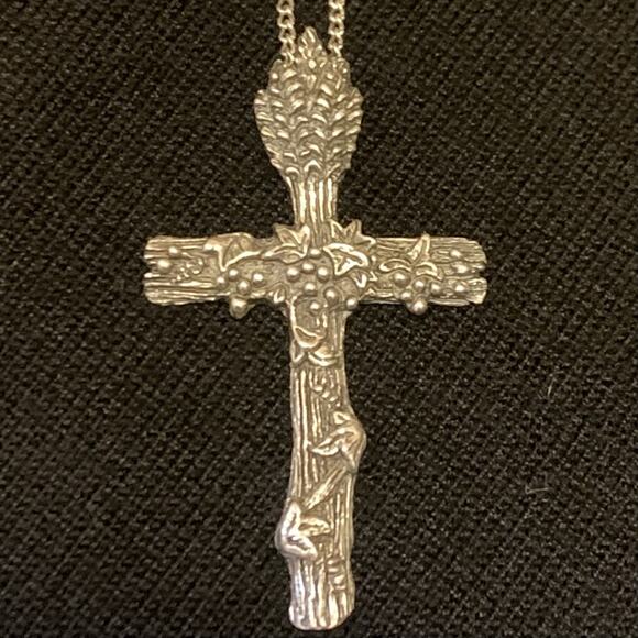James Avery Retired Harvest Cross Pendant and Chain 19.5 Inches - Picture 2 of 13